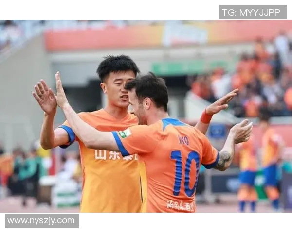 刘洋任意球攻门精彩瞬间引发全场欢呼展现出色技术与比赛智慧